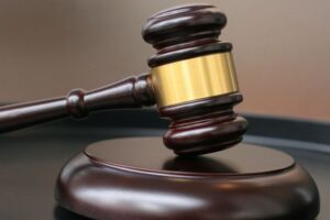 Cosa juzgada puede ser declarada de oficio por el juez