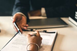 El contrato de servicios no da derecho a liquidación