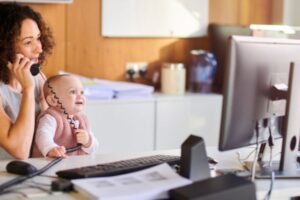 Protección especial para mujer cabeza de familia que se encuentra en provisionalidad
