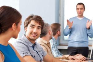 la inducción laboral en Colombia