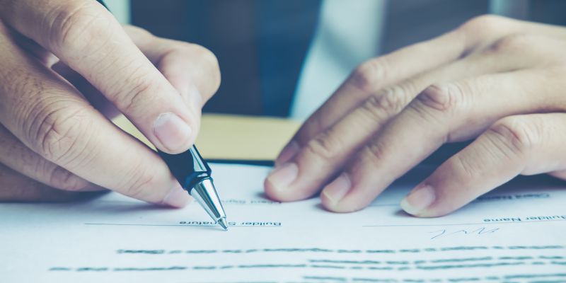 Quien firma el contrato de trabajo del representante legal