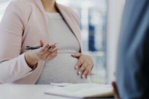 Riesgos laborales en la licencia de maternidad