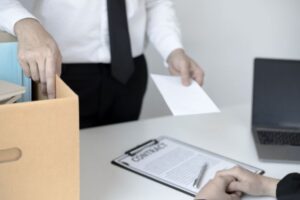 Se puede renunciar a un trabajo de un día para otro