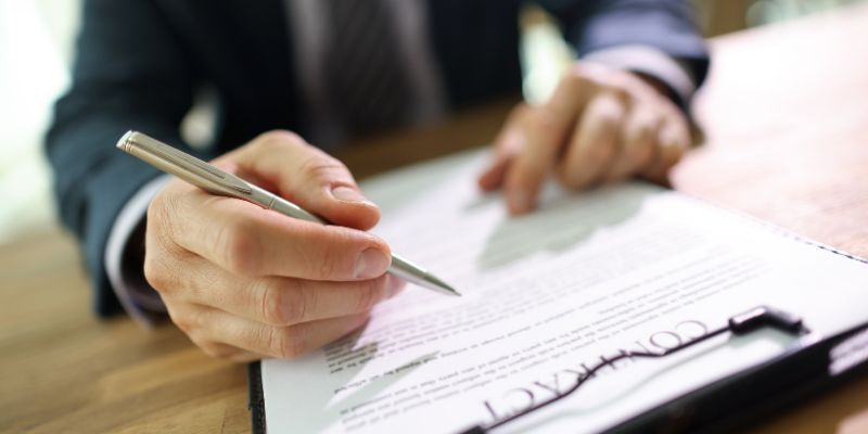¿Cuántas veces se puede renovar un contrato a término fijo?