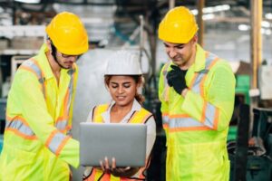 ¿La empresa debe suministrar los uniformes al trabajador?