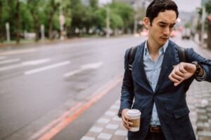 ¿Llegar tarde al trabajo es causal de despido?