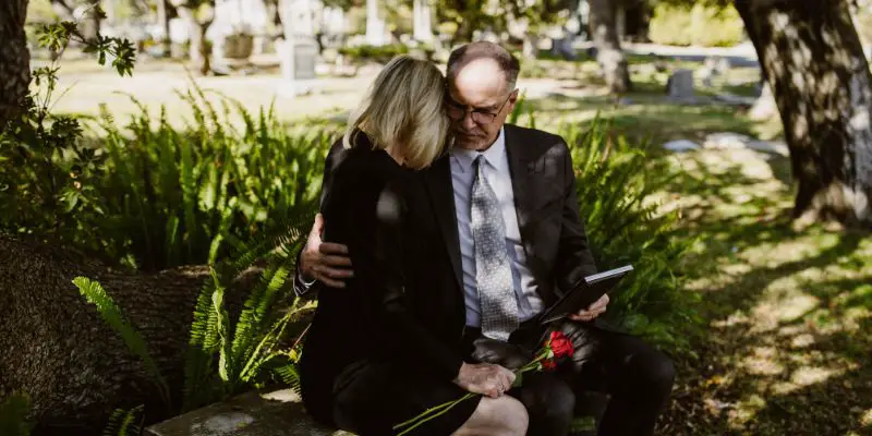 ¿Si se muere mi suegra tengo derecho a la licencia por luto?